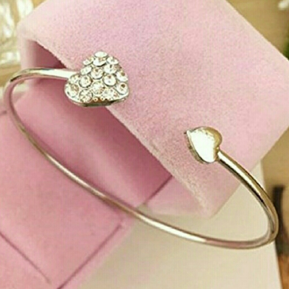 A8 NEW Arrow Cuff Bracelet